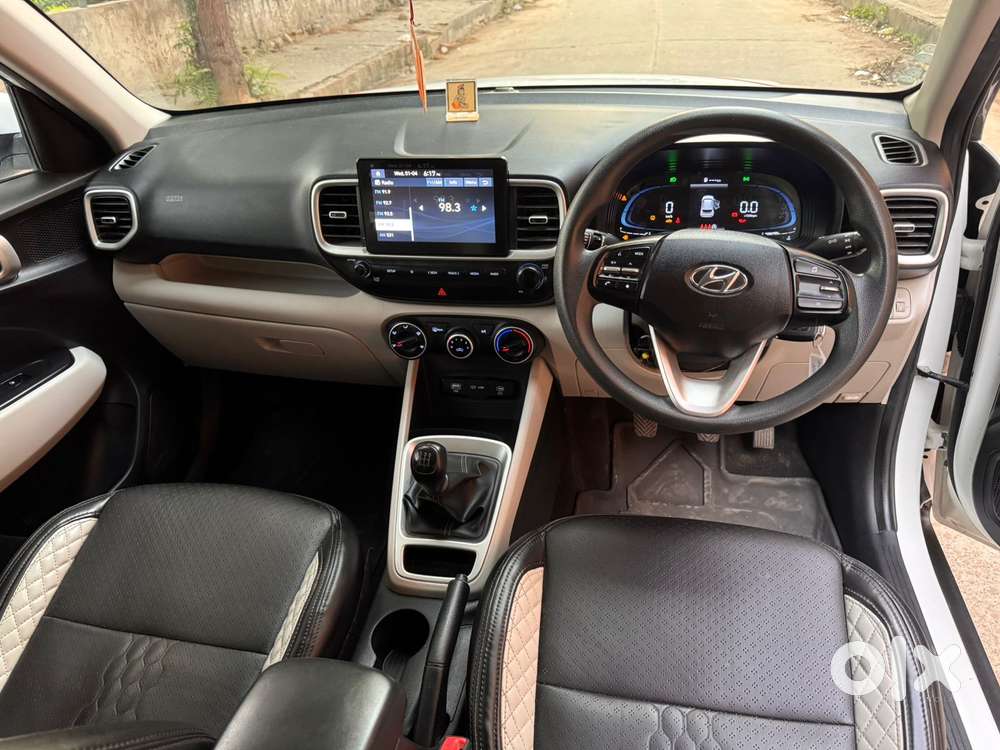 Hyundai Venue 1.2 S (o), 2024, Petrol