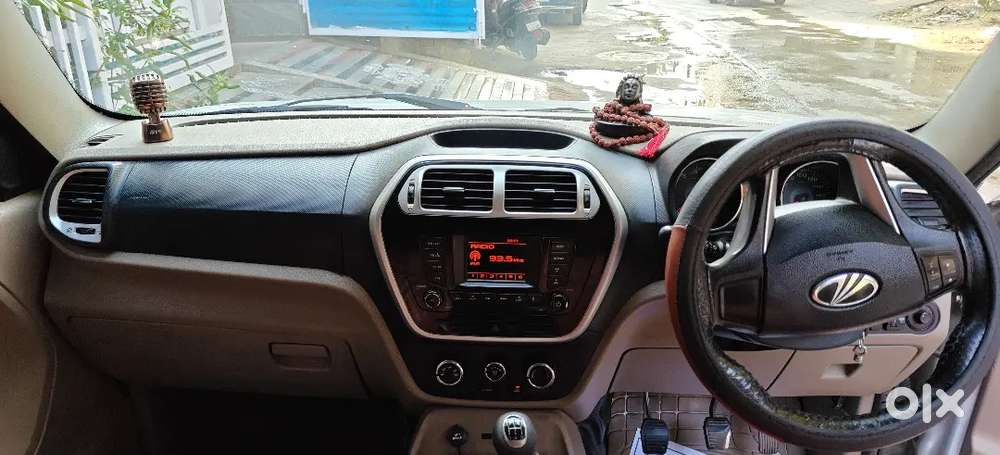 Mahindra Tuv 300 T8