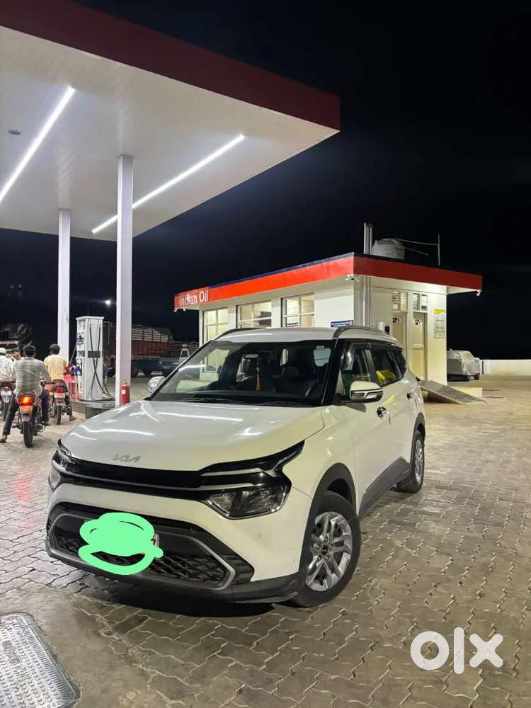 Kia Carens Diesel - शोरूम कंडीशन  सिंगल हैंड ड्रिवन  फर्स्ट ओनर!*