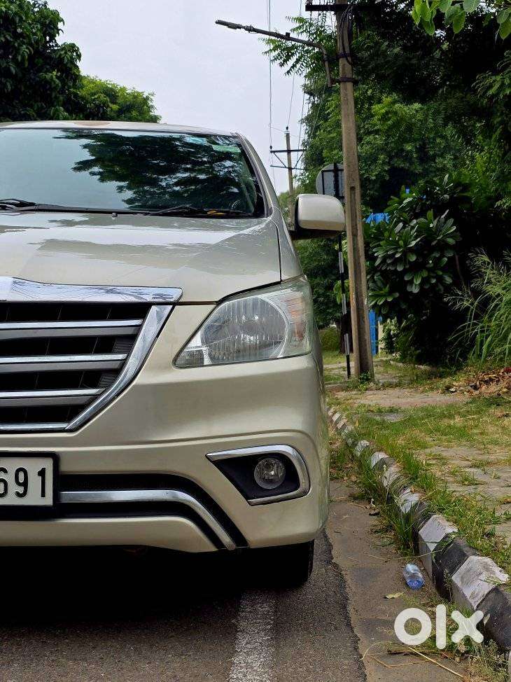 Toyota Innova 2.5 G (diesel) 7 Seater Bs Iv, 2015, Diesel