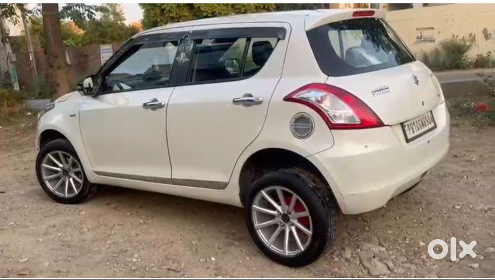 Maruti Suzuki Swift 2017 Petrol 132000 Km Driven