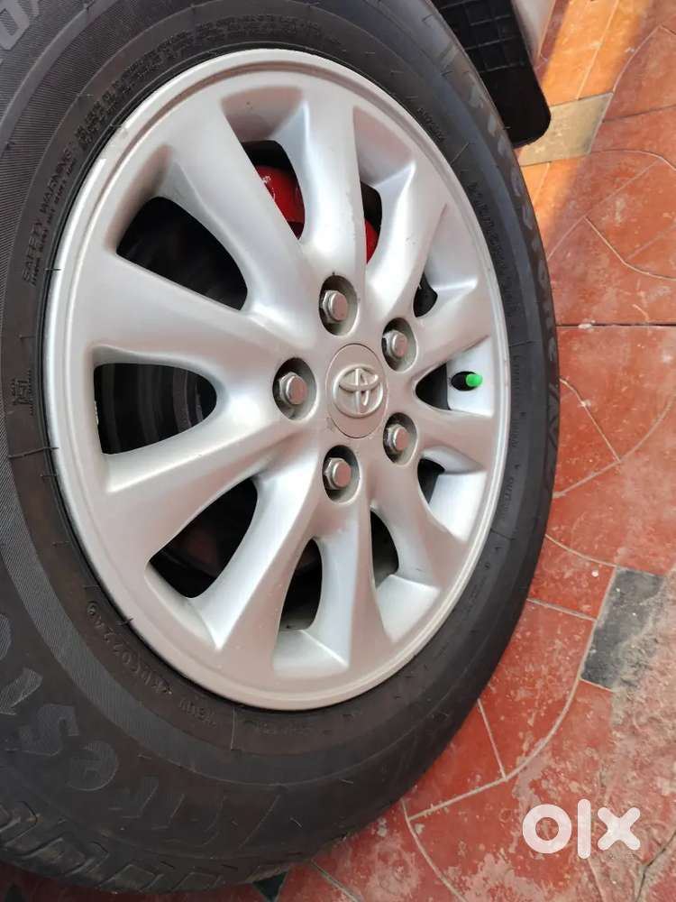 Toyota Innova 2014  2.5 V 7 Seater Diesel 105000 Km Driven