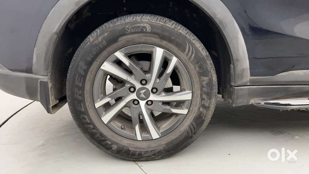 Mahindra Xuv700 2.0 Ax 5 Petrol At Str, 2023, Petrol