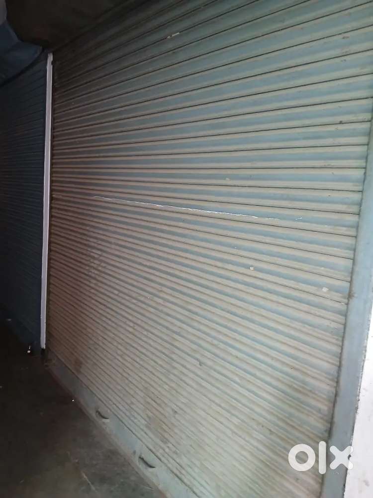 Rent for shops.13×16/shivpur - For Rent: Shops & Offices in