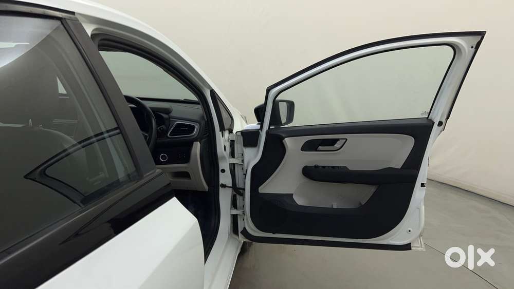 Tata Altroz Xz Plus (s), 2023, Petrol