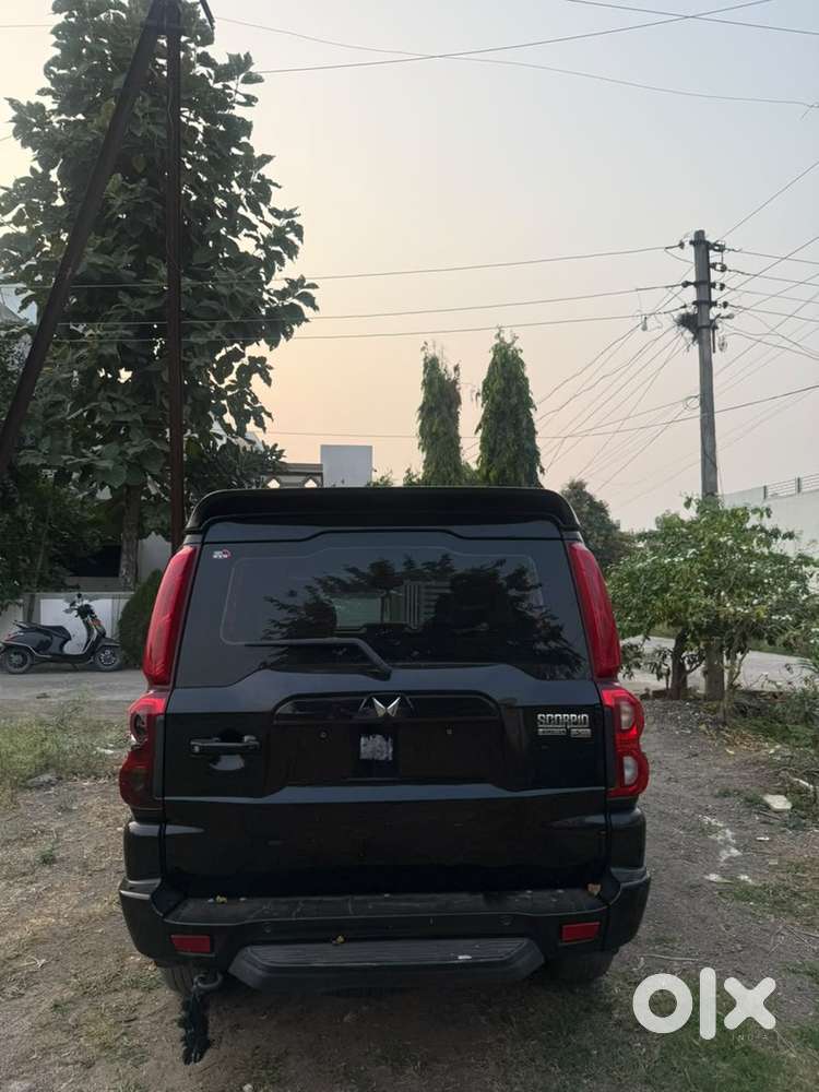 Mahindra Scorpio Classic Petrol Manual 2025