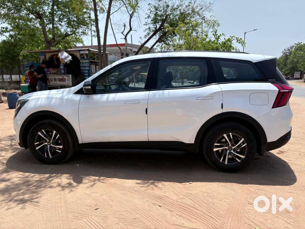 Mahindra Xuv700 2.0 Ax 3 Petrol Mt 5 Str, 2023, Petrol