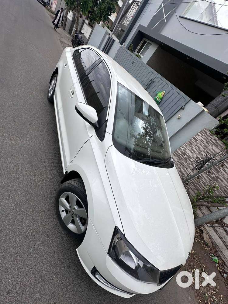 Skoda Rapid Petrol 2016