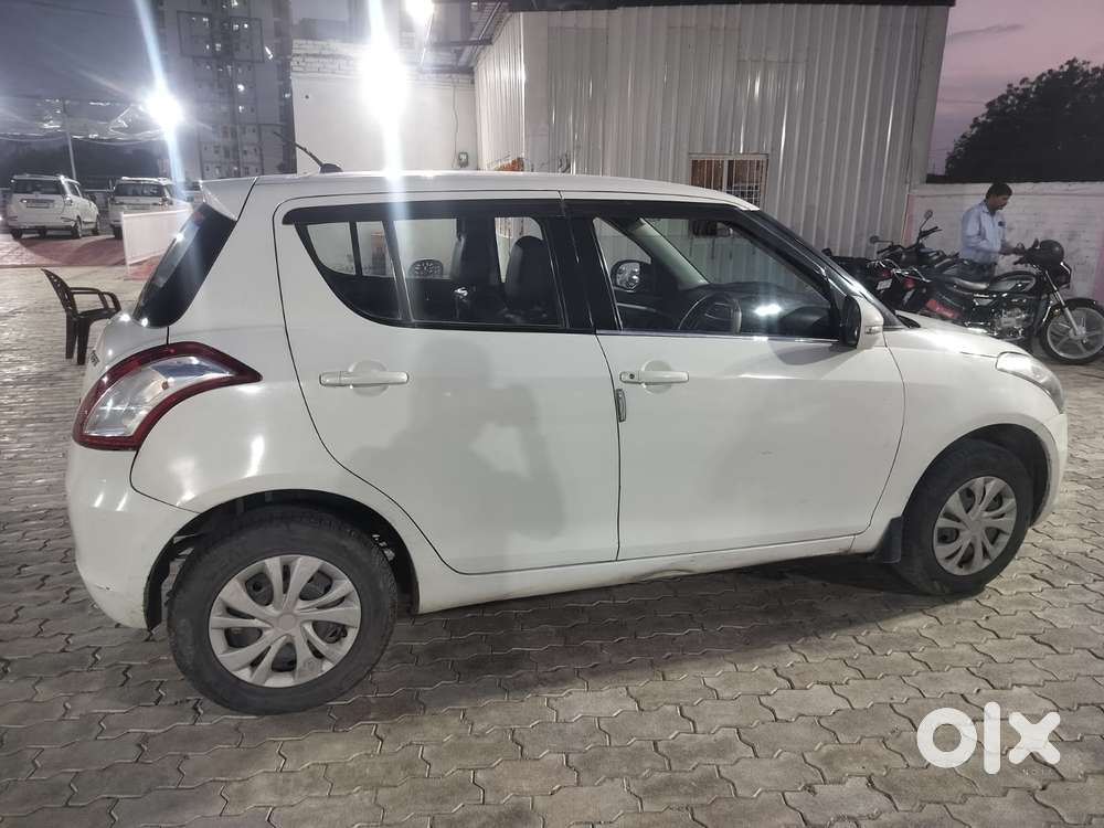 Maruti Suzuki Swift Vxi 1.2 Abs Bs-iv, 2016, Petrol