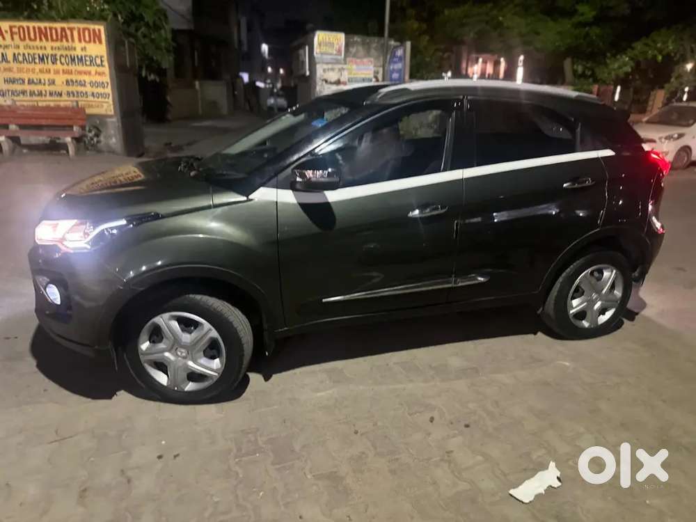 Tata Nexon 1.2 Revotron 2023 Sunroof Edition