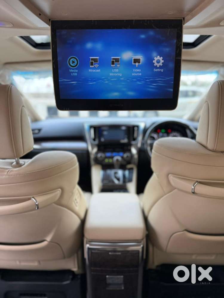 Toyota Vellfire 2.5 Executive Lounge, 2022, Petrol