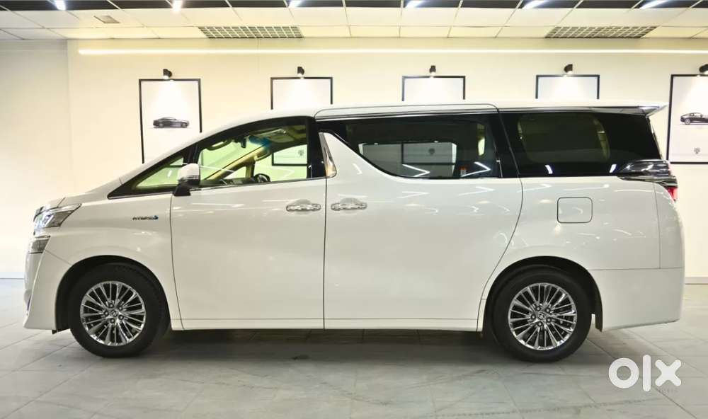 Toyota Vellfire, 2023, Petrol