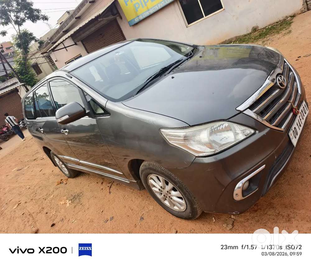 Toyota Innova 2015