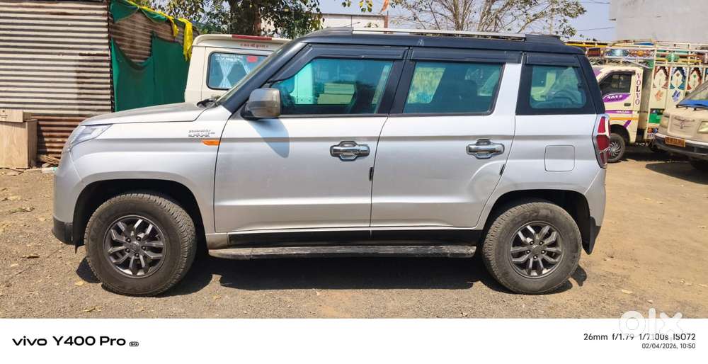 Mahindra Tuv 300 T10 Dual Tone, 2017