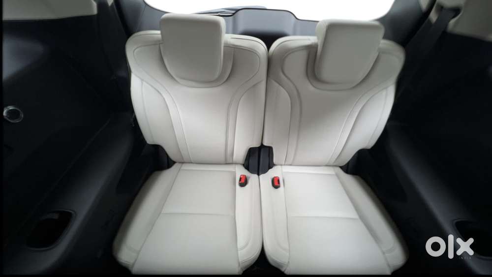 Mahindra Xuv700 2.0 Ax 7 Petrol At Str, 2022, Petrol