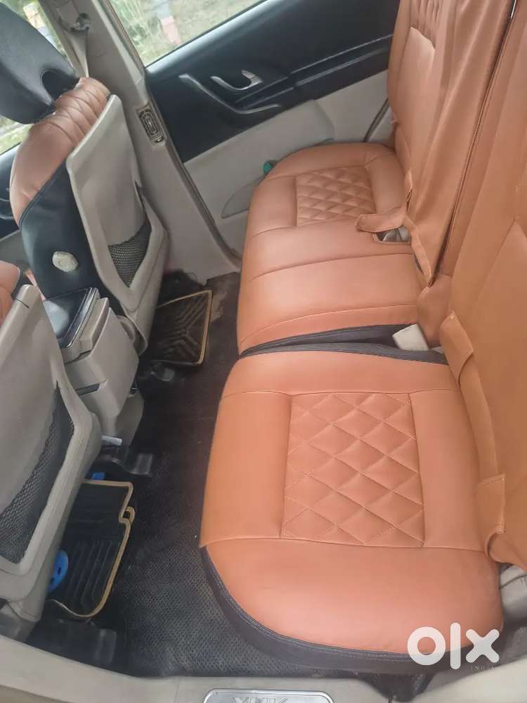 Mahindra Xuv500 W10 2016