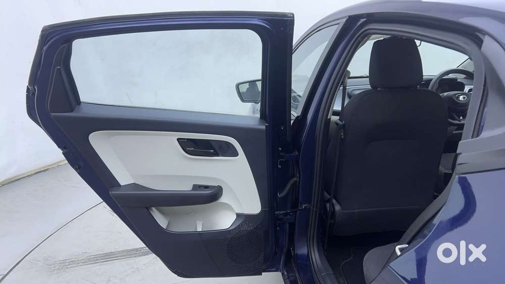 Tata Altroz Xm (s) Petrol, 2024, Petrol