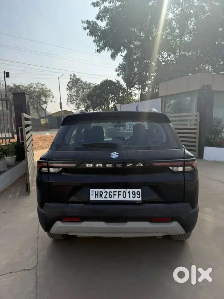 Petrol Car In Black Color, Center Locking, Push Start Button, Sunroof