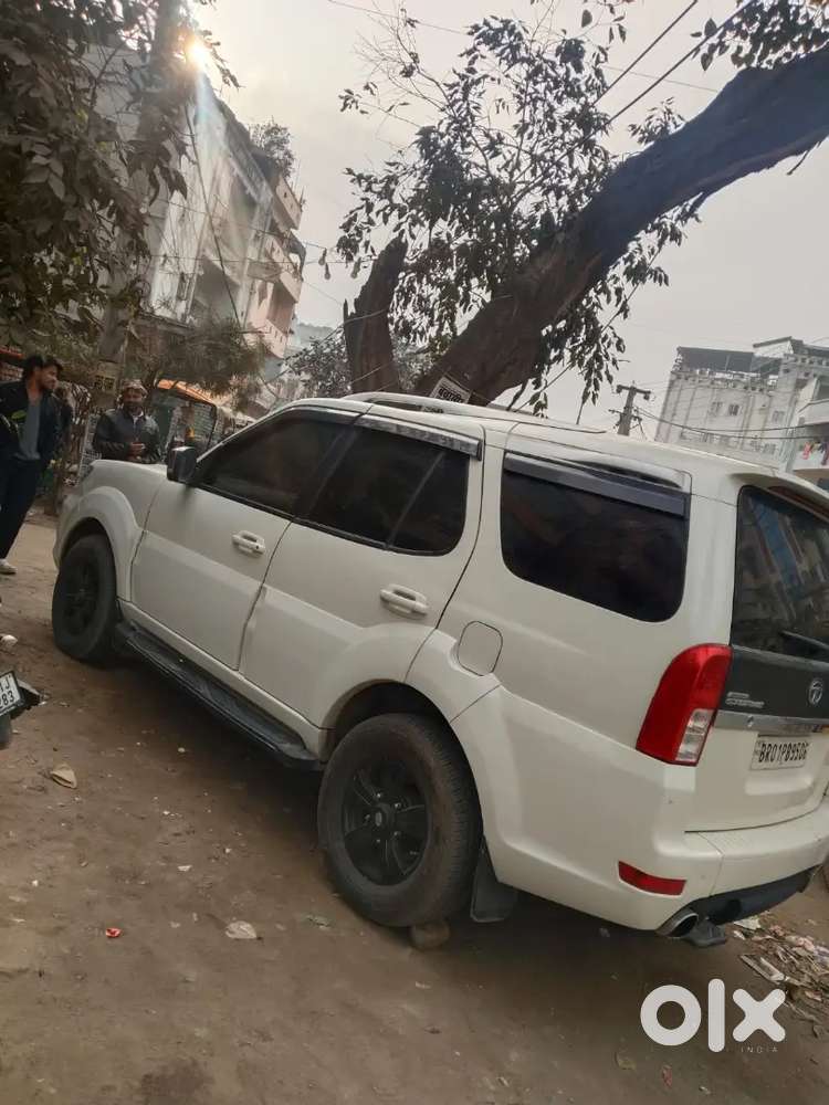 Tata Safari Storme 2015