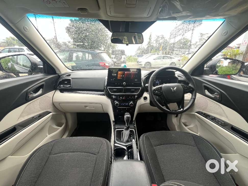Mahindra Xuv 3xo Ax5 Pm At, 2024, Petrol