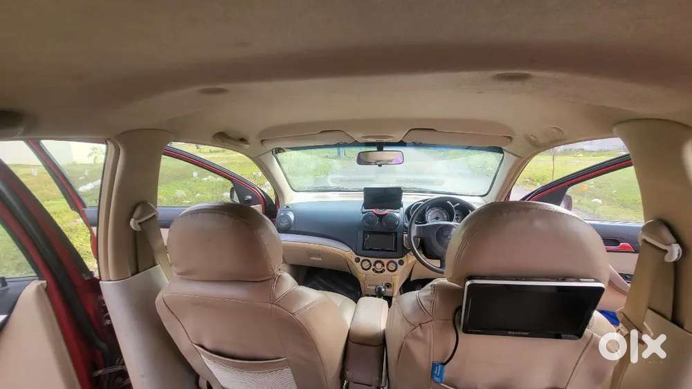 Chevrolet Aveo Sedan (red)