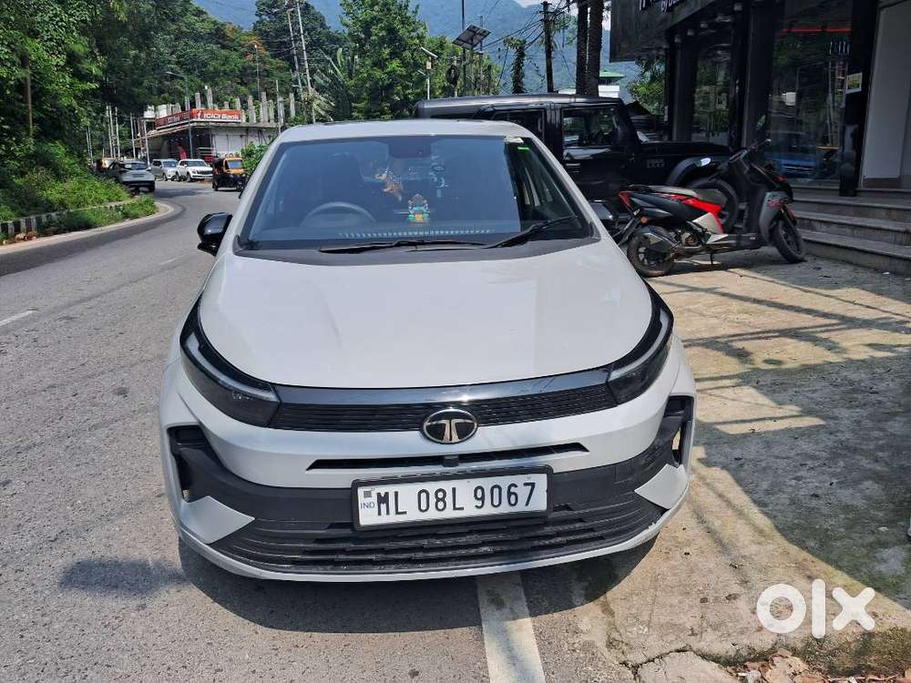 Tata Altroz Pure S Amt 2025