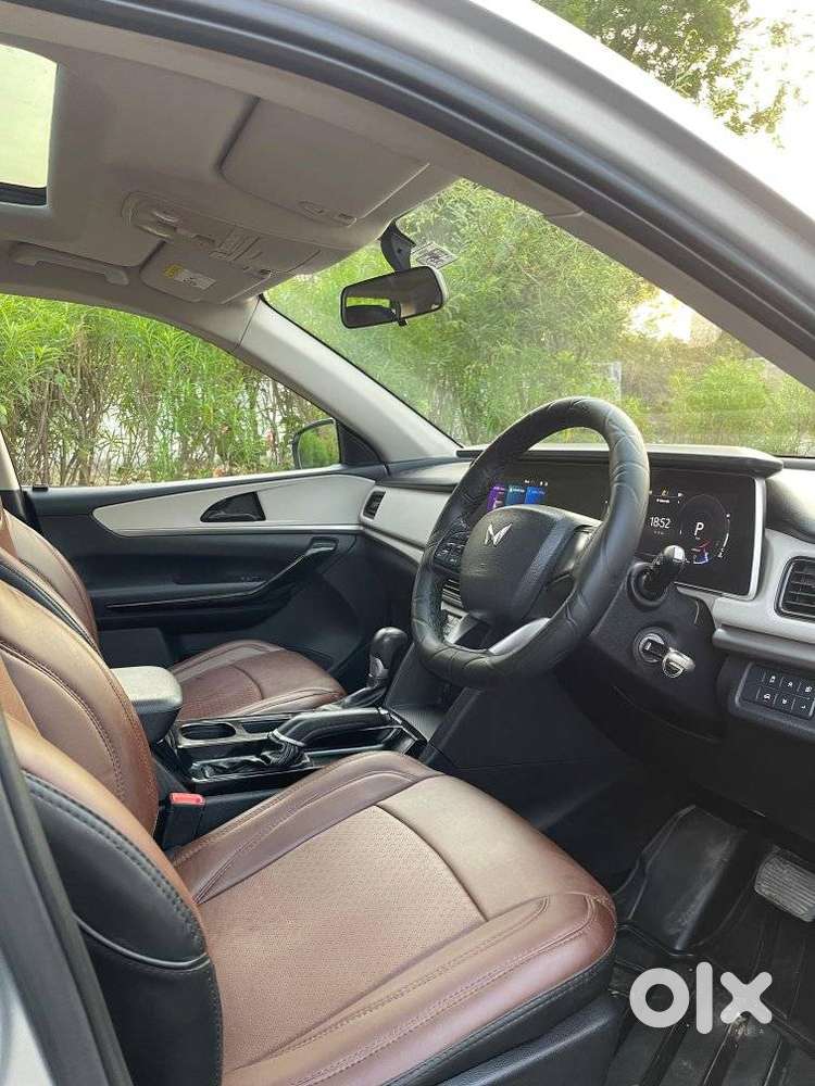 Mahindra Xuv700 2.2 Ax 5 Diesel At 7 Str, 2022, Diesel
