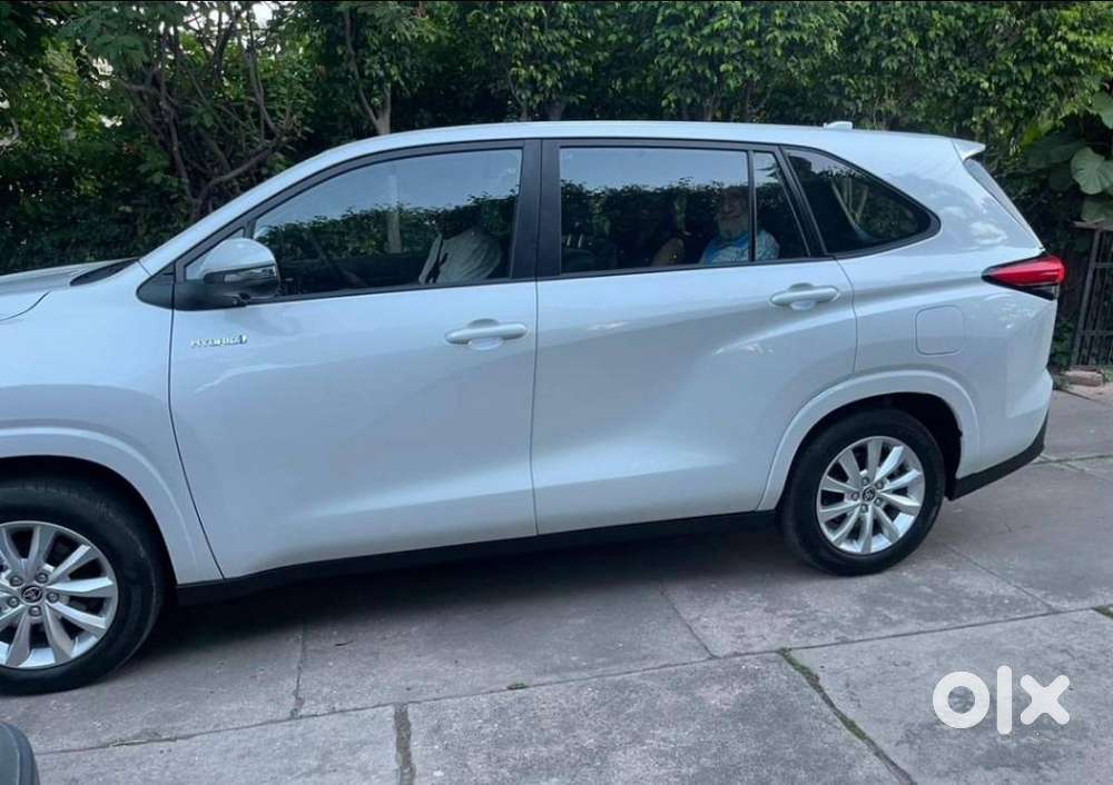 Toyota Innova Hycross 2.0 Vx (o) Hybrid 8 Str, 2024, Petrol