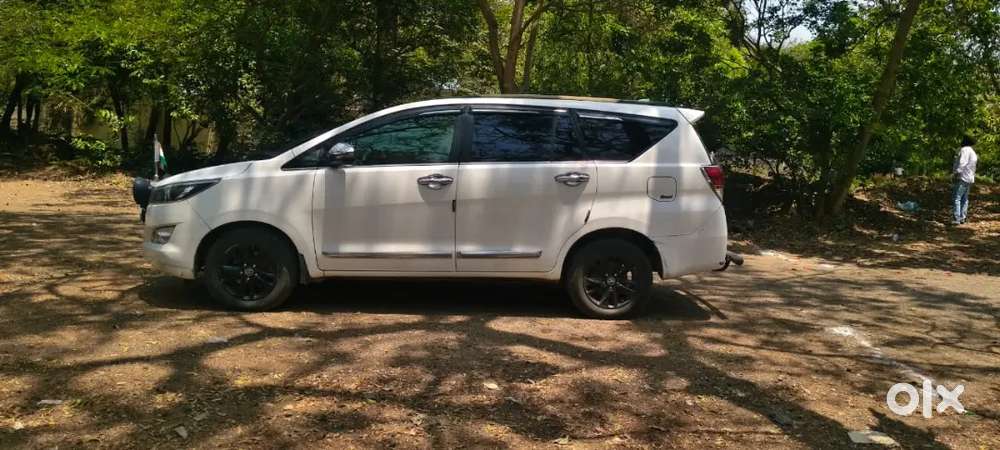 Toyota Innova Crysta 2019 Diesel 195000 Km Driven With Accessories 3l