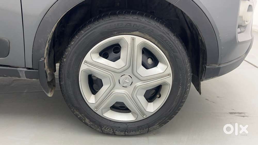 Tata Nexon 1.2 Revotron Xma Amt (s), 2023, Petrol