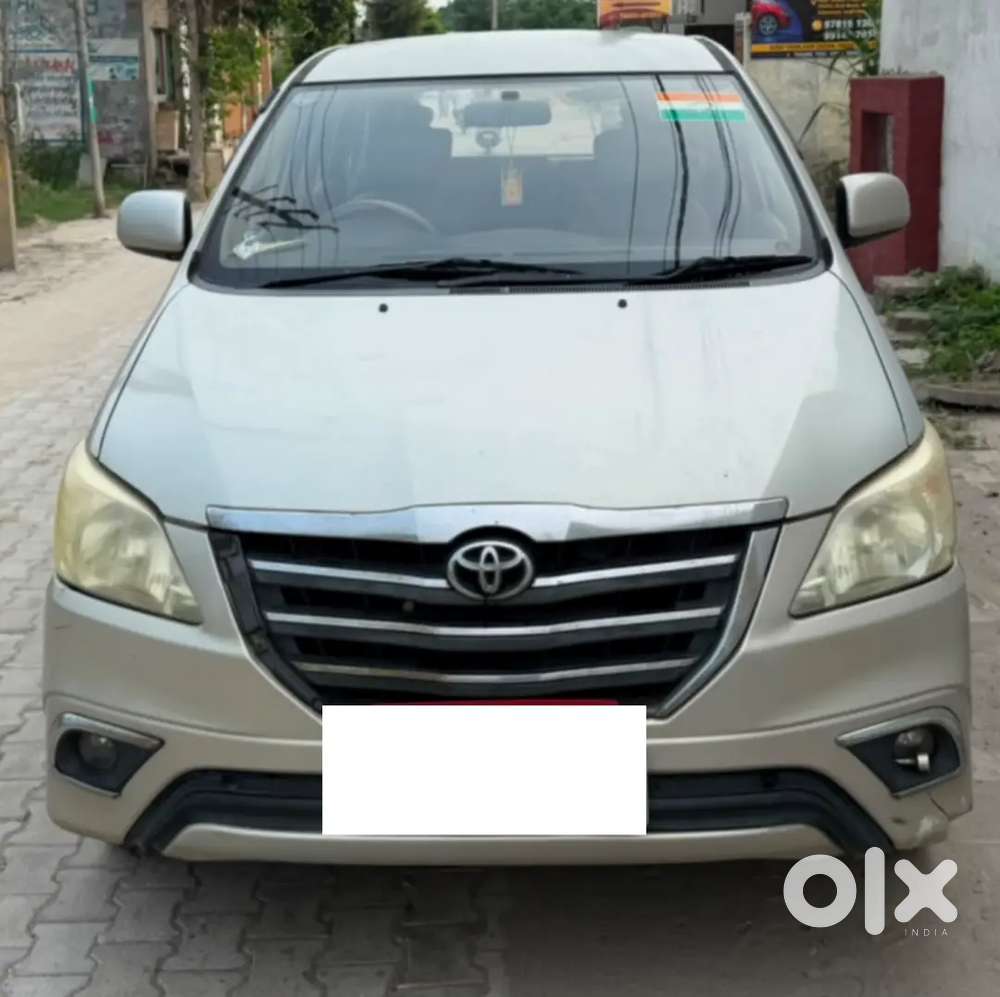 Toyota Innova Petrol 2012