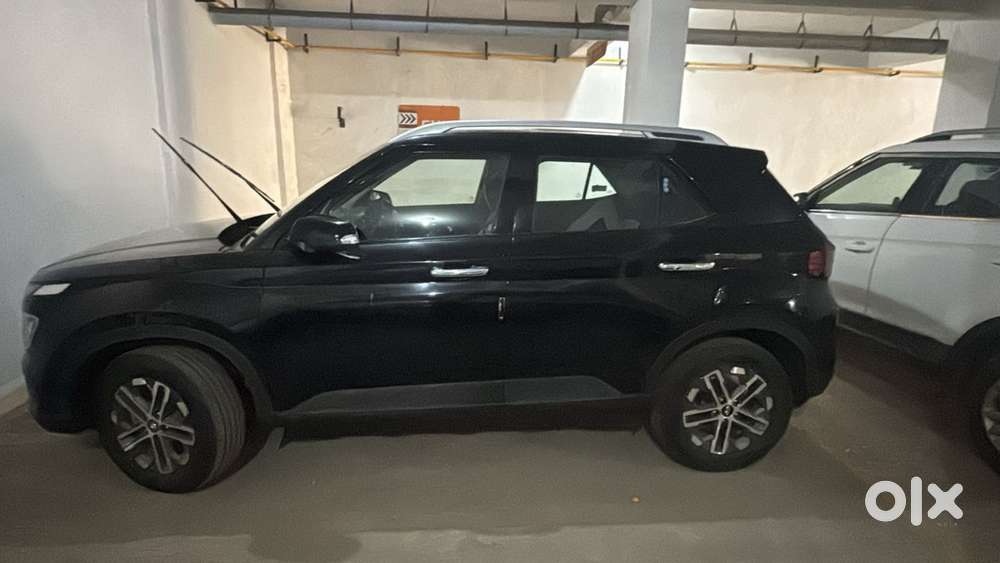 Hyundai Venue 2024 Petrol 3700 Km Driven