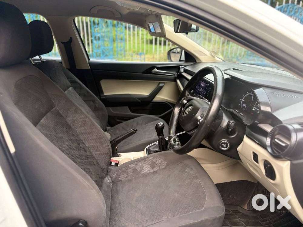 Skoda Slavia 1.0 Ambition Tsi, 2023, Petrol