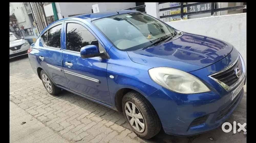 Nissan Sunny 2012