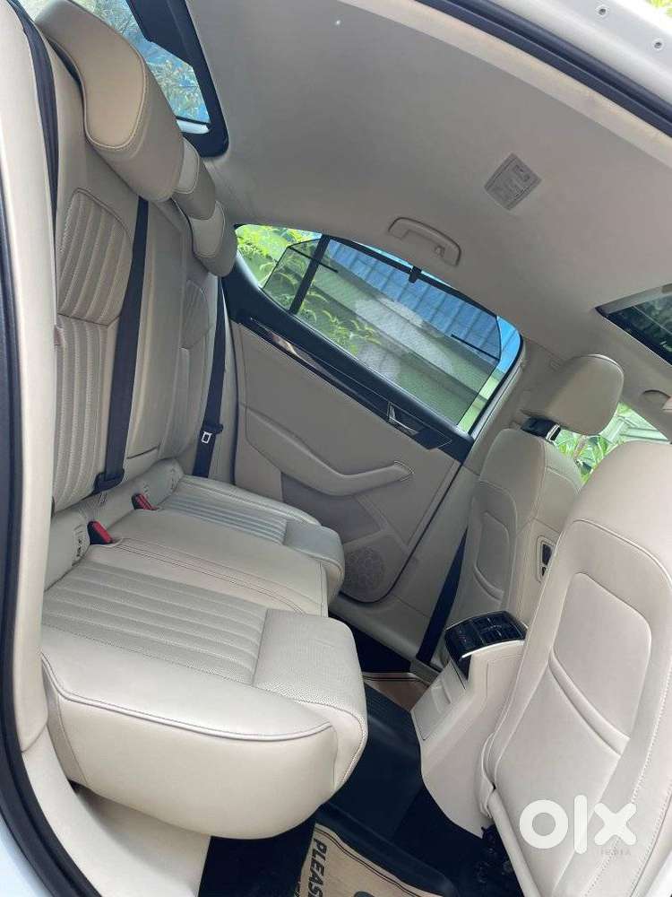 Skoda Superb 2.0 L&k Tsi At, 2023, Petrol