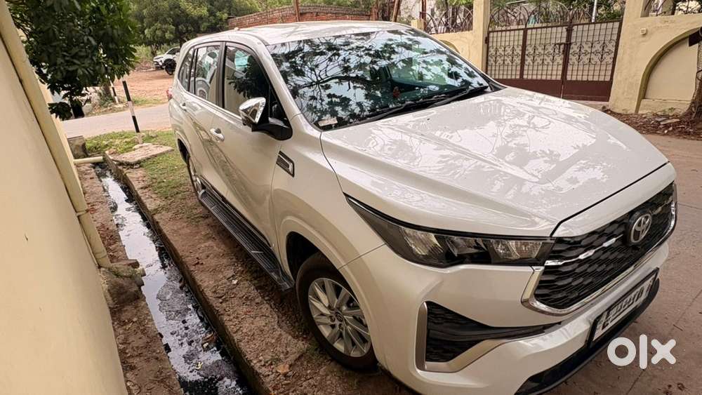 Toyota Innova Hycross Petrol 2026