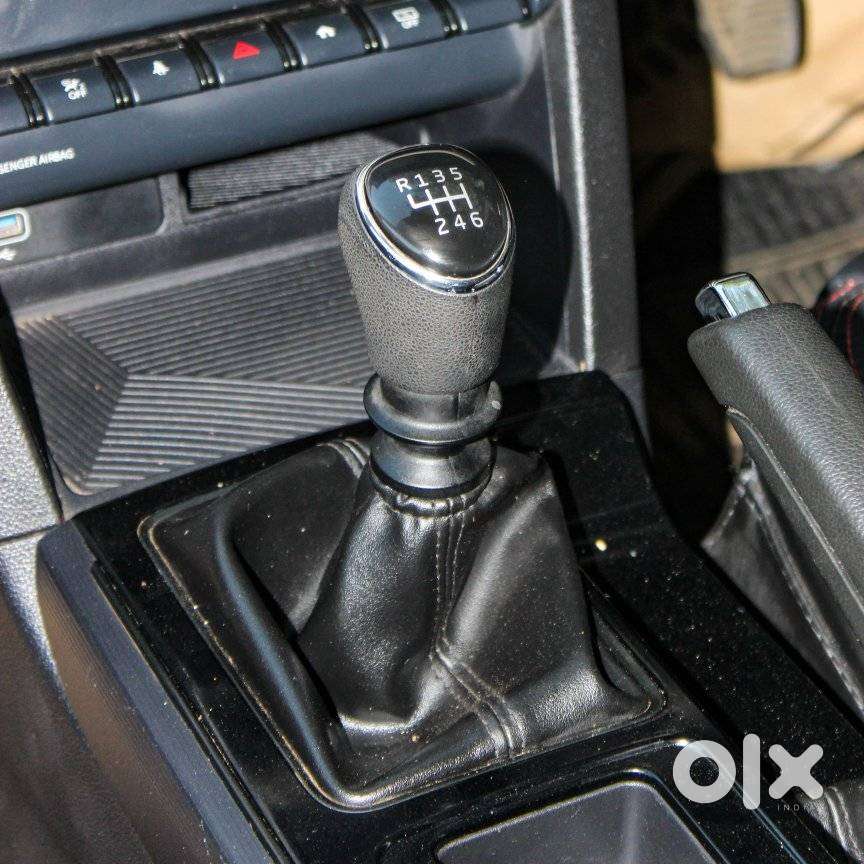 Mahindra Xuv700 2.0 Ax 5 Petrol Mt Str, 2022, Petrol