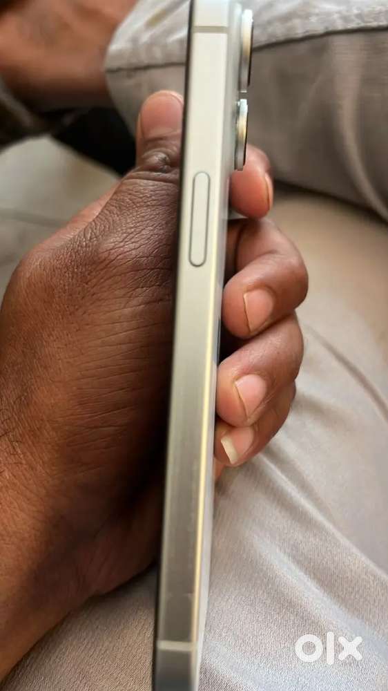 EXCELLENT CONDITION 1.5 YEARS OLD.  No scratch on mobile