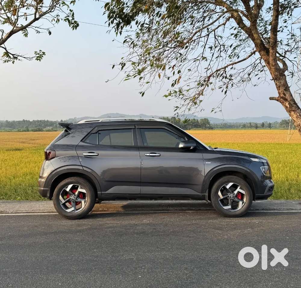 Venue Petrol Automatic 2021