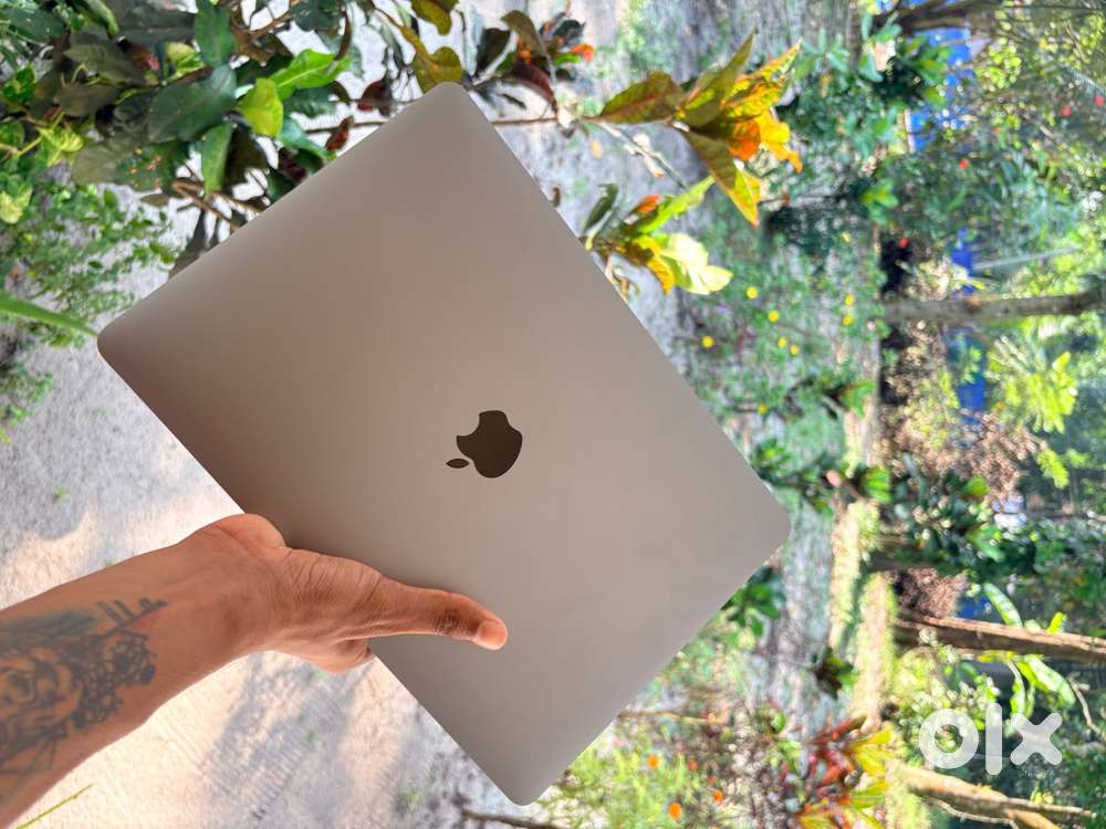 Apple MacBook Air M1 (2020) &ndash; 13.3-inch Retina Display  Apple MacBook
