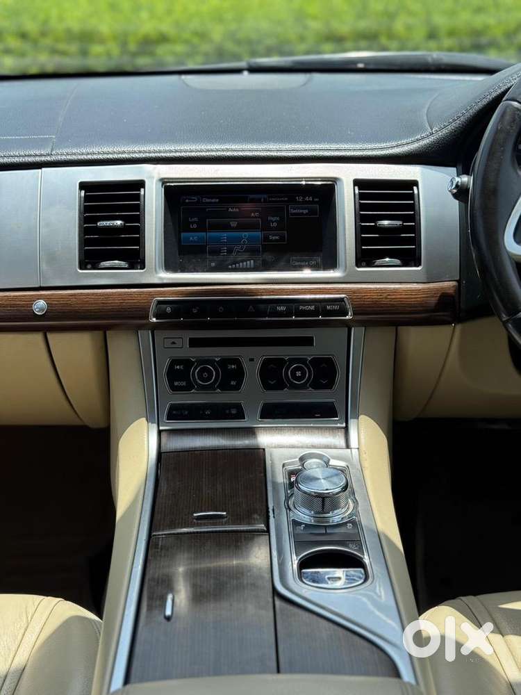 Jaguar Xf 2014 Diesel 105000 Km Driven