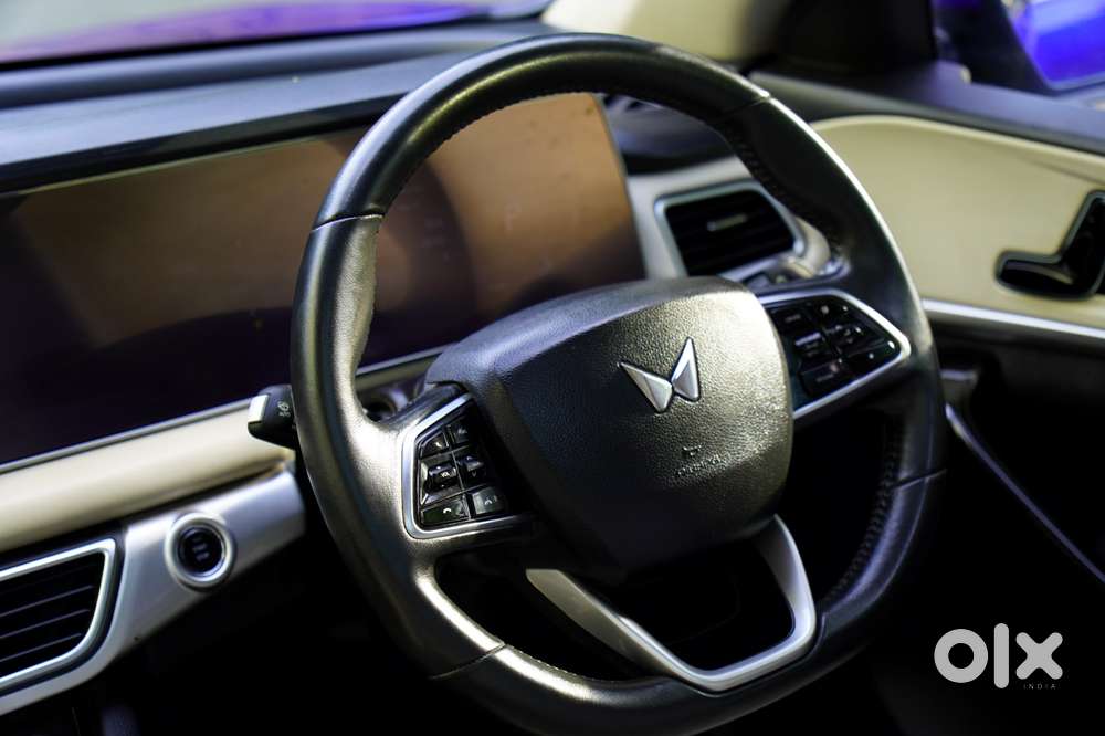 Mahindra Xuv700 2.2 Ax 7 Diesel At Str Awd, 2022, Diesel