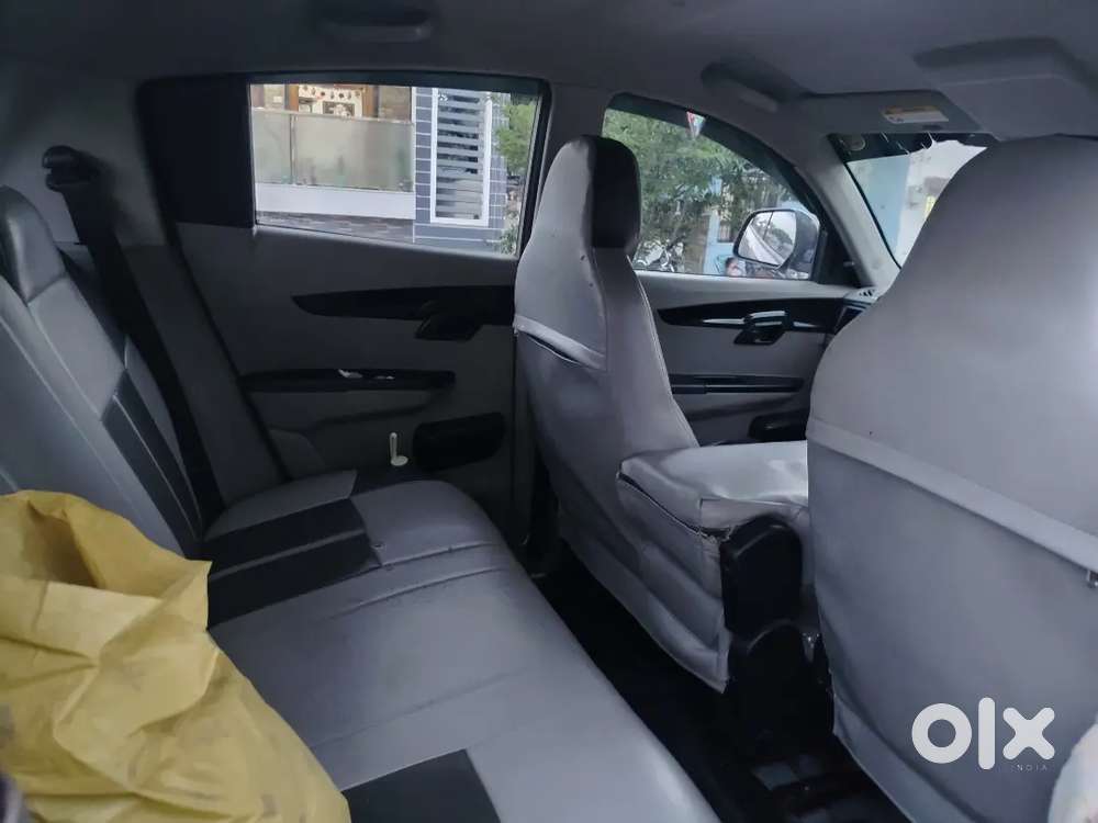 Mahindra Kuv 100 2017