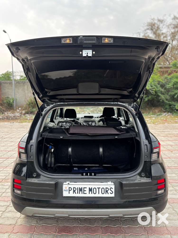 Hyundai Venue S 1.2 Petrol, 2025, Cng & Hybrids