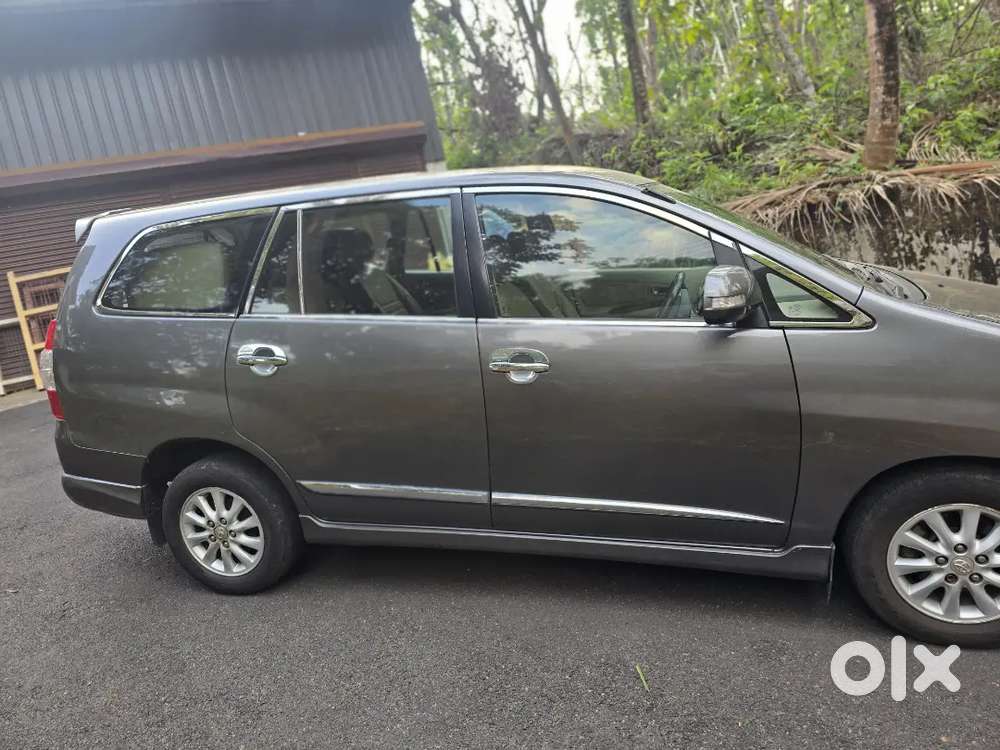 Toyota Innova 2014 Diesel Well Maintained Orginal Kerala Grey Colour