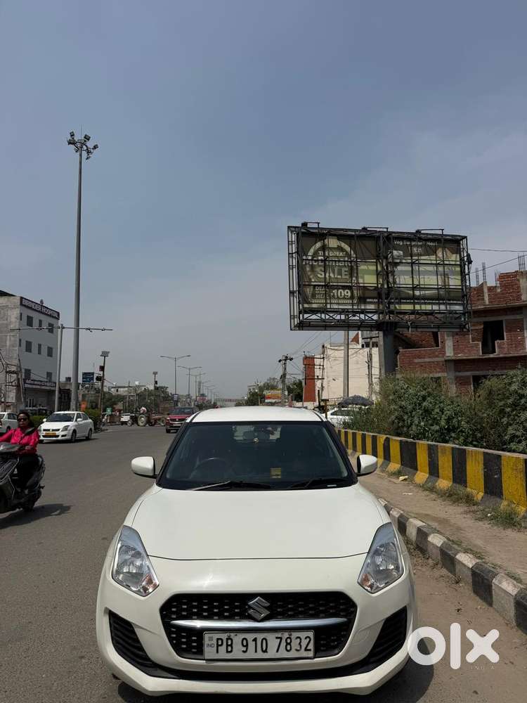 Maruti Suzuki Swift Vxi + Manual, 2022, Petrol