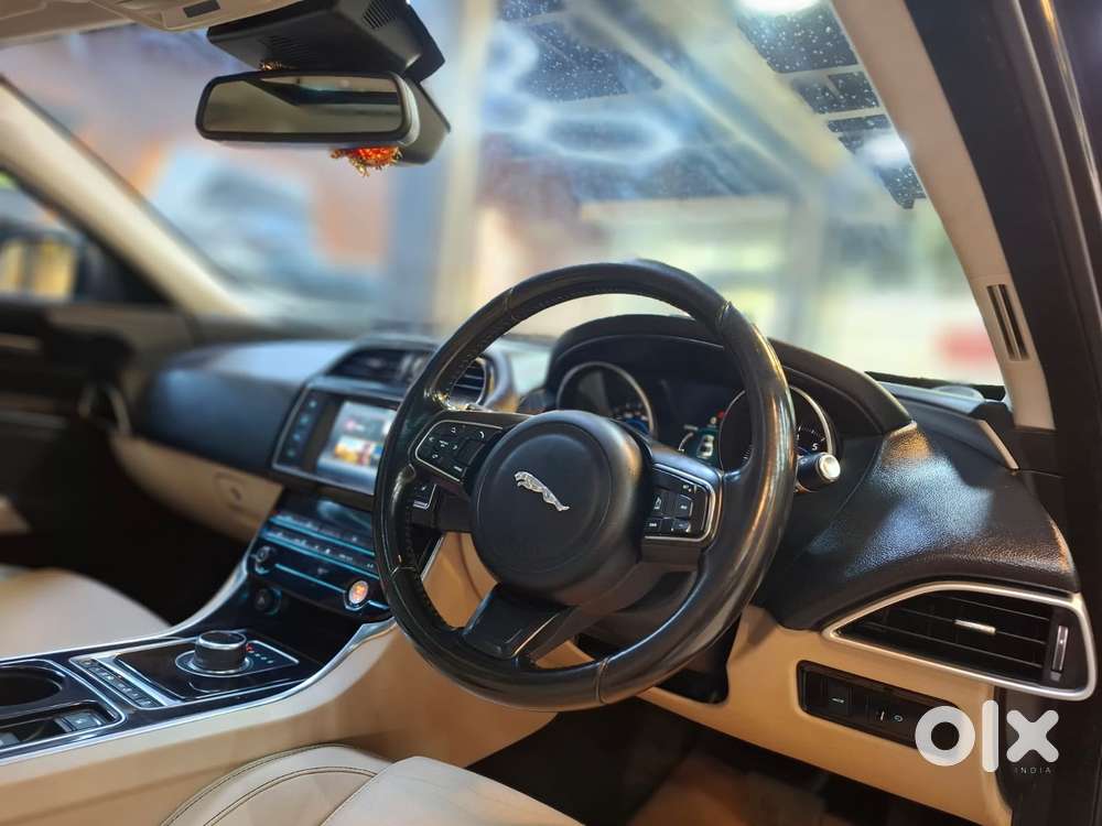 Jaguar Xe Prestige, 2016, Petrol