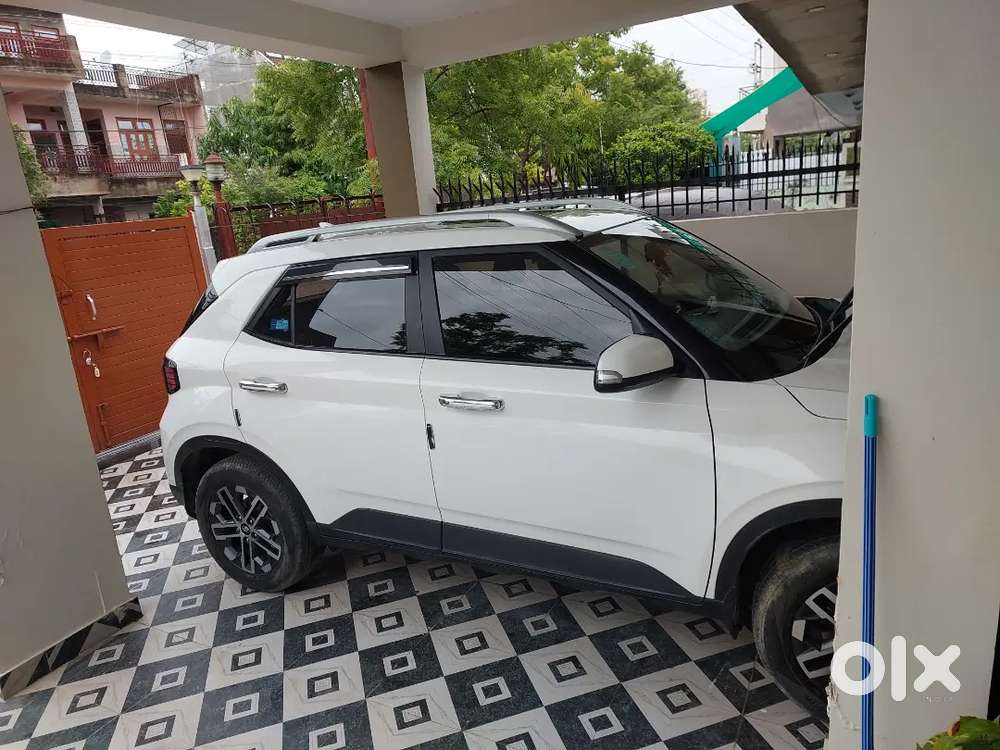 Hyundai Venue 2024 Petrol 470000 Km Driven