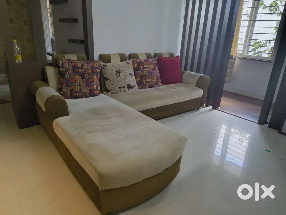 Laucher sofa set