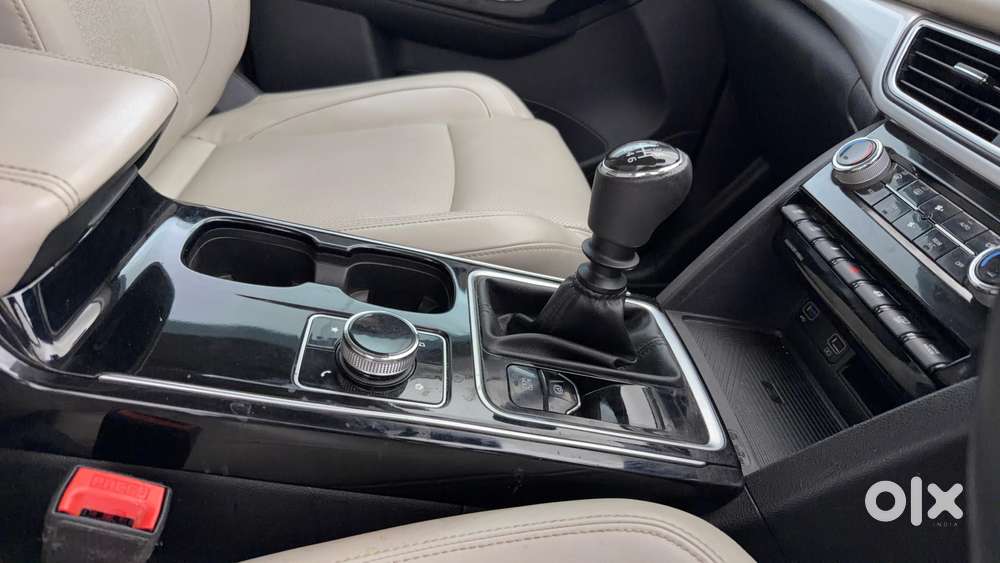 Mahindra Xuv700 2.0 Ax 5 Petrol Mt 7 Str, 2023, Diesel